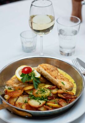 Lübecker Fischpfanne mit Bratkartoffeln