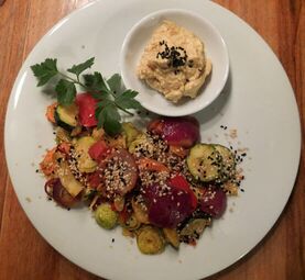 Asiatisch - Backofengemüse mit Erdnussdipp
