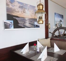 Neue Bilder schmücken das Restaurant Passat