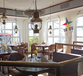 Neue Gardinen aus Segeltuch im Restaurant Passat