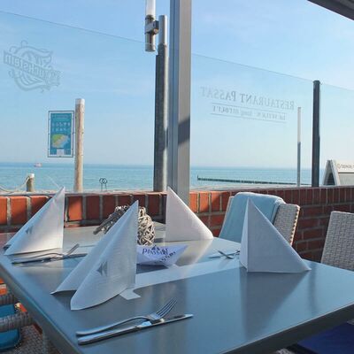 Windgeschützte Terrasse mit Blick auf die Ostsee