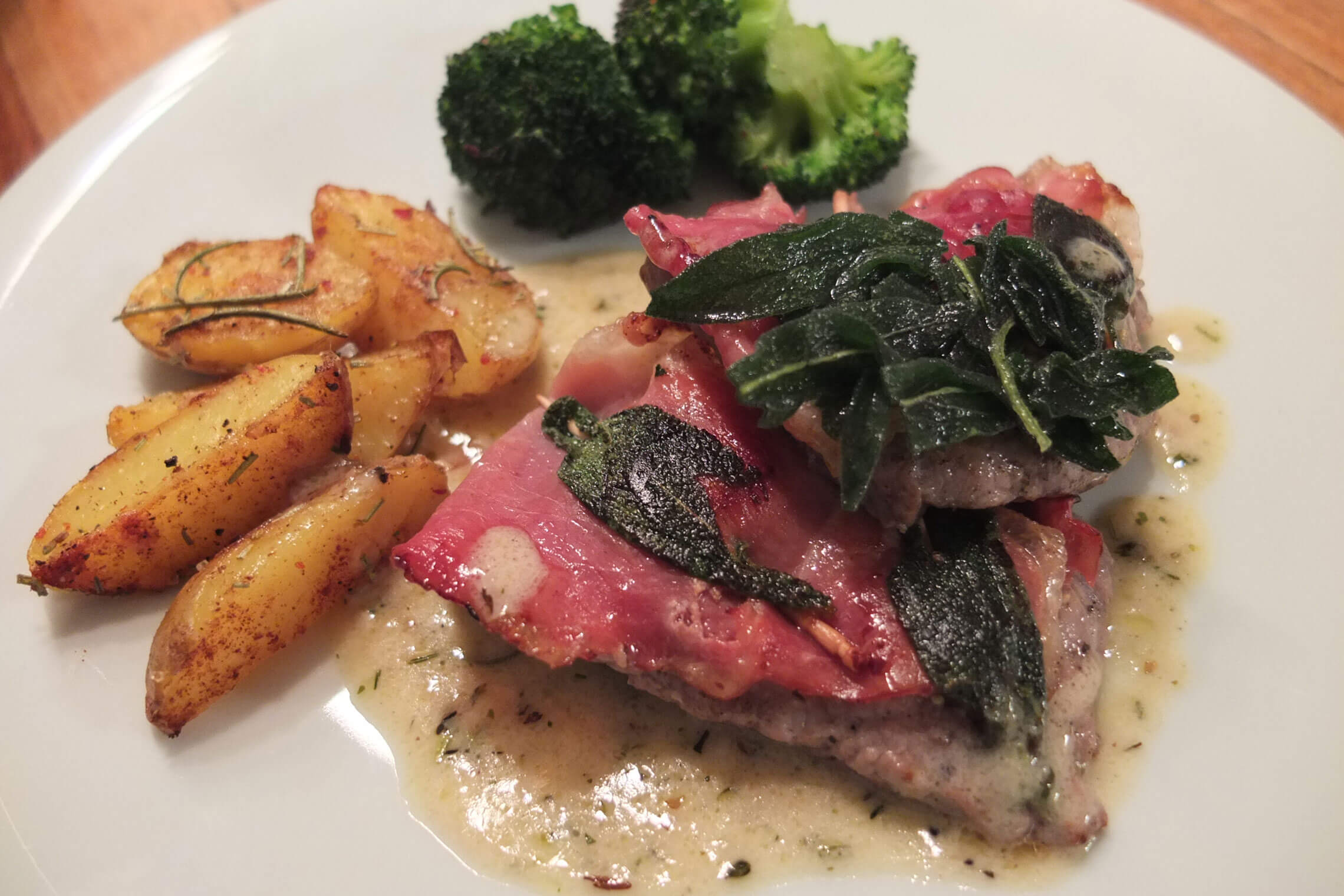 Saltimbocca alla Romana mit Rosmarin-Kartoffeln